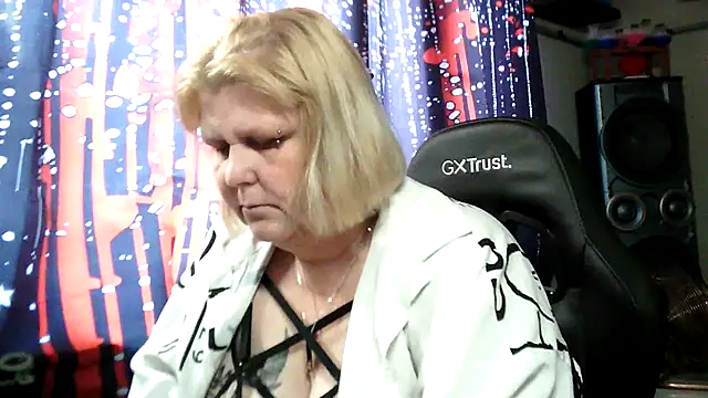 Sylviastar46 élő XXX-chatje