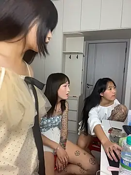 Show modela xiaojingzi66 na web-kameri