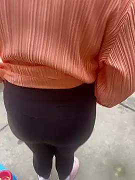 Teeny-Slut18 Show in webcam