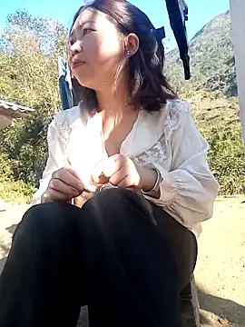 julybe 在線直播表演