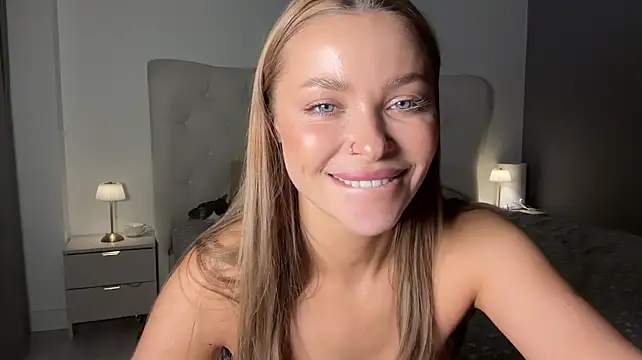 Show modela js_sophia na web-kameri