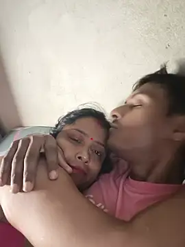 Pertunjukan Kamera Web Priyadiwani