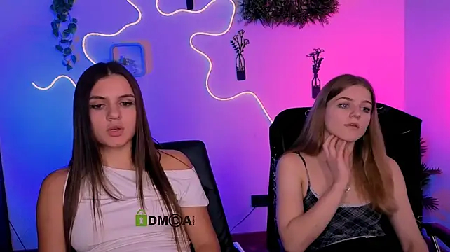 lisa_dark_ Adlı Modelin Canlı XXX Sohbeti