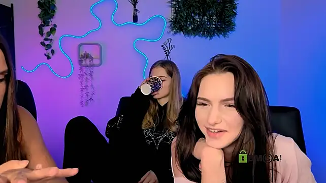 lisa_dark_: διαδικτυακό σόου στην κάμερα