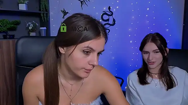 lisa_dark_ Show in webcam