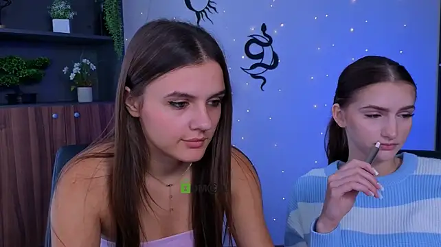 lisa_dark_: διαδικτυακό σόου στην κάμερα
