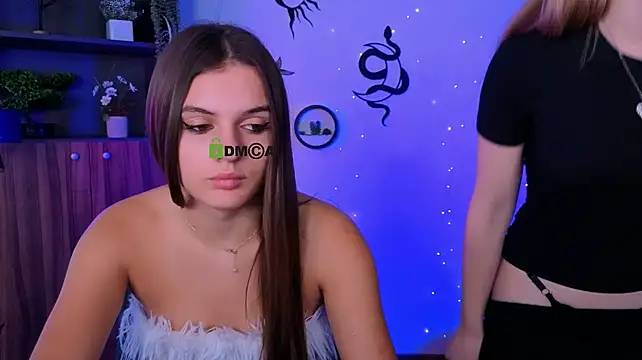 הופעת וובקאם של lisa_dark_
