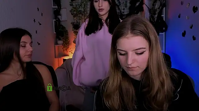lisa_dark_ Adlı Modelin Canlı XXX Sohbeti