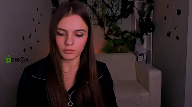 lisa_dark_ Adlı Modelin Canlı XXX Sohbeti
