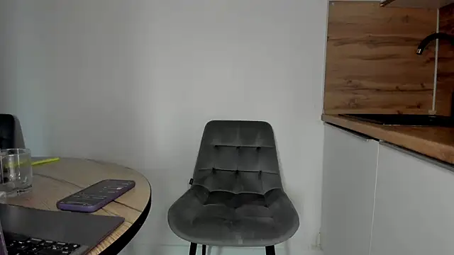 Živá chatovací místnost Elle_Milfa
