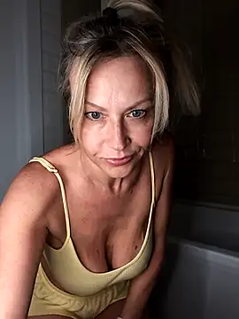Chat +18 de Elle_Milfa ao vivo