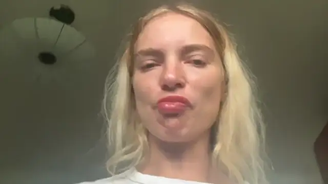 Webkamerová show lanasharapovaxxx