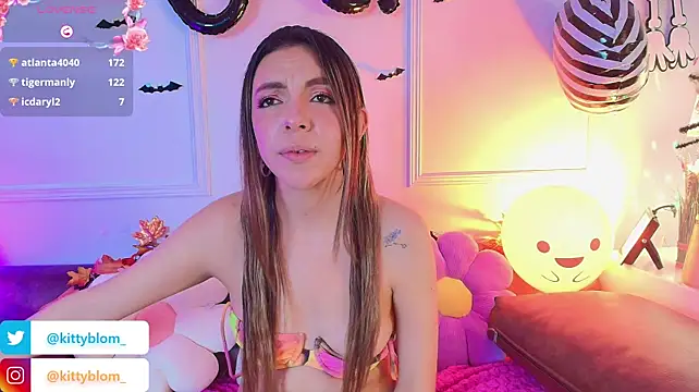 kittyblooms Show in webcam