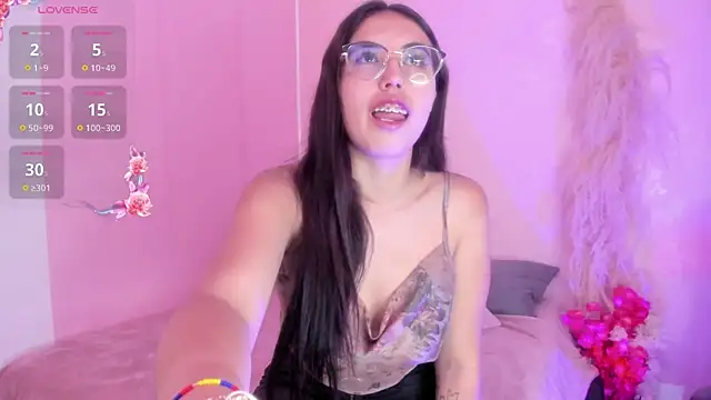 Valk_submissive's Webcam Show