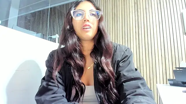 Valk_submissive's Webcam Show