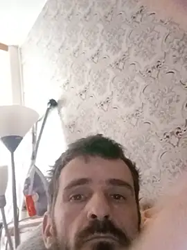 bubu38Goody: διαδικτυακό σόου στην κάμερα