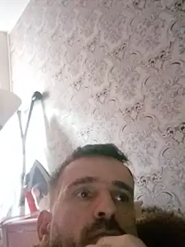 bubu38Goody: διαδικτυακό σόου στην κάμερα