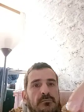 bubu38Goody: διαδικτυακό σόου στην κάμερα