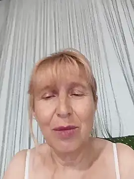 Show modela TrinaAdair na web-kameri