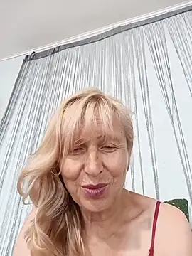 XXX chat uživo modela TrinaAdair