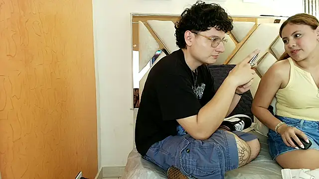 Zoe_And_Dylan_ লাইভ চ্যাট রুম