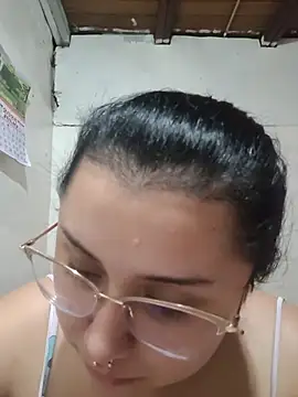 CurvyNoir Adlı Modelin Canlı XXX Sohbeti