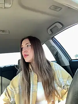 Dilara_Spring: διαδικτυακό σόου στην κάμερα