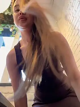 Chat +18 de KristiRich ao vivo