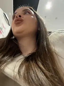 KristiRich Adlı Modelin Canlı XXX Sohbeti
