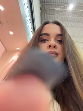 KristiRich Adlı Modelin Canlı XXX Sohbeti
