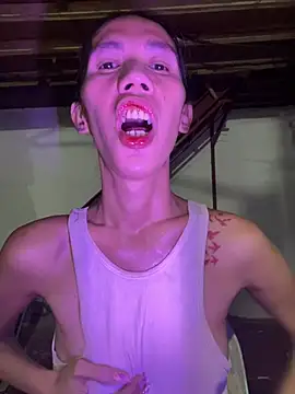 Show modela LoveRUBY143 na web-kameri
