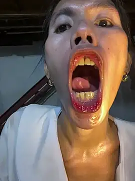 הופעת וובקאם של LoveRUBY143