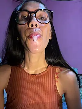 EMIRALDshemale Show in webcam
