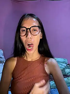 Show modela EMIRALDshemale na web-kameri