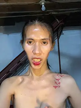 EMIRALDshemale 网络视讯表演