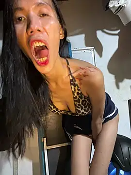 EMIRALDshemale 网络视讯表演