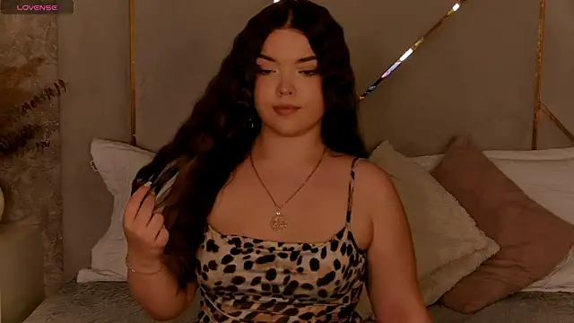 צ'אט XXX בשידור חי של NaomiAster