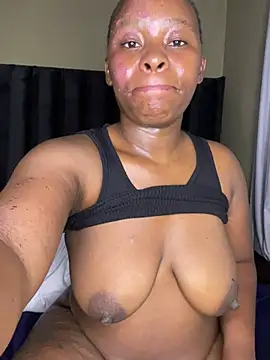 MiyaXo2 Show in webcam