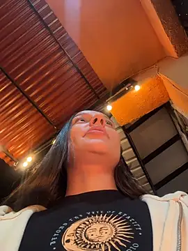 Show de Brunettecollins05 na webcam