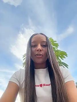 Brunettecollins05 Show in webcam