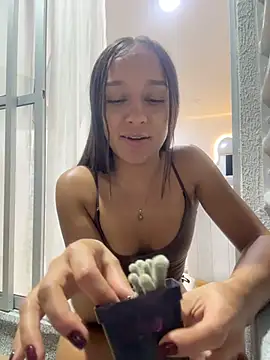 Brunettecollins05's Webcam Show