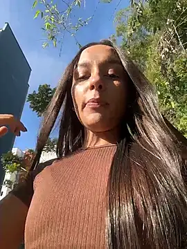 Show de Brunettecollins05 na webcam