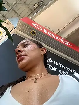 Show de Brunettecollins05 na webcam