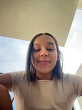 Brunettecollins05 Show in webcam