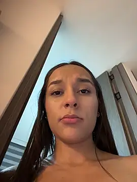 Brunettecollins05 Show in webcam