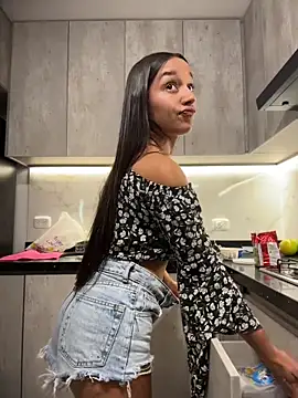 Show modela Brunettecollins05 na web-kameri