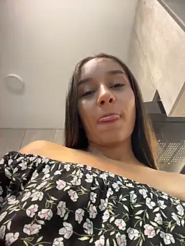 Brunettecollins05 在線直播表演