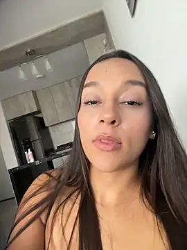 Show modela Brunettecollins05 na web-kameri