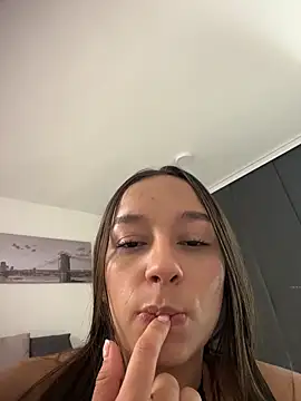 Brunettecollins05 Show in webcam