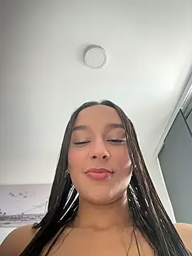 Brunettecollins05 Show in webcam